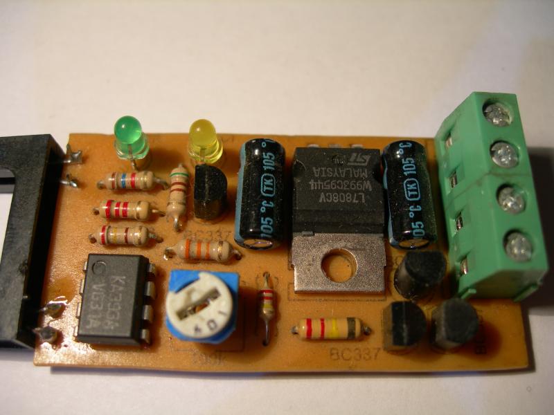 Very simple: 8V stabilizer, comparator, LEDs, output transistor